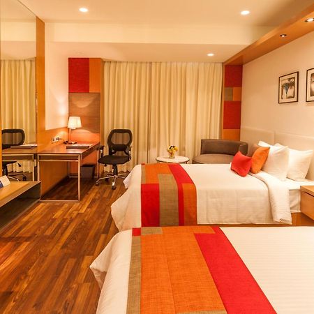 Deventure Sarovar Portico Kapashera, New Delhi Ngoại thất bức ảnh