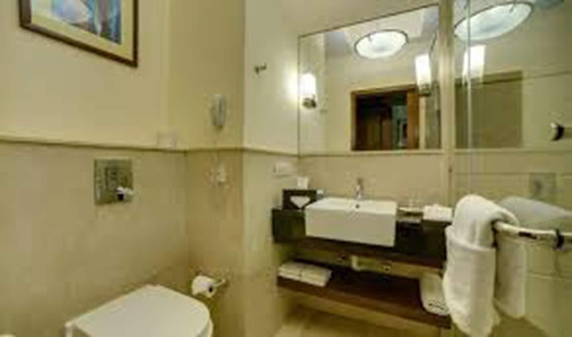 Deventure Sarovar Portico Kapashera, New Delhi Ngoại thất bức ảnh