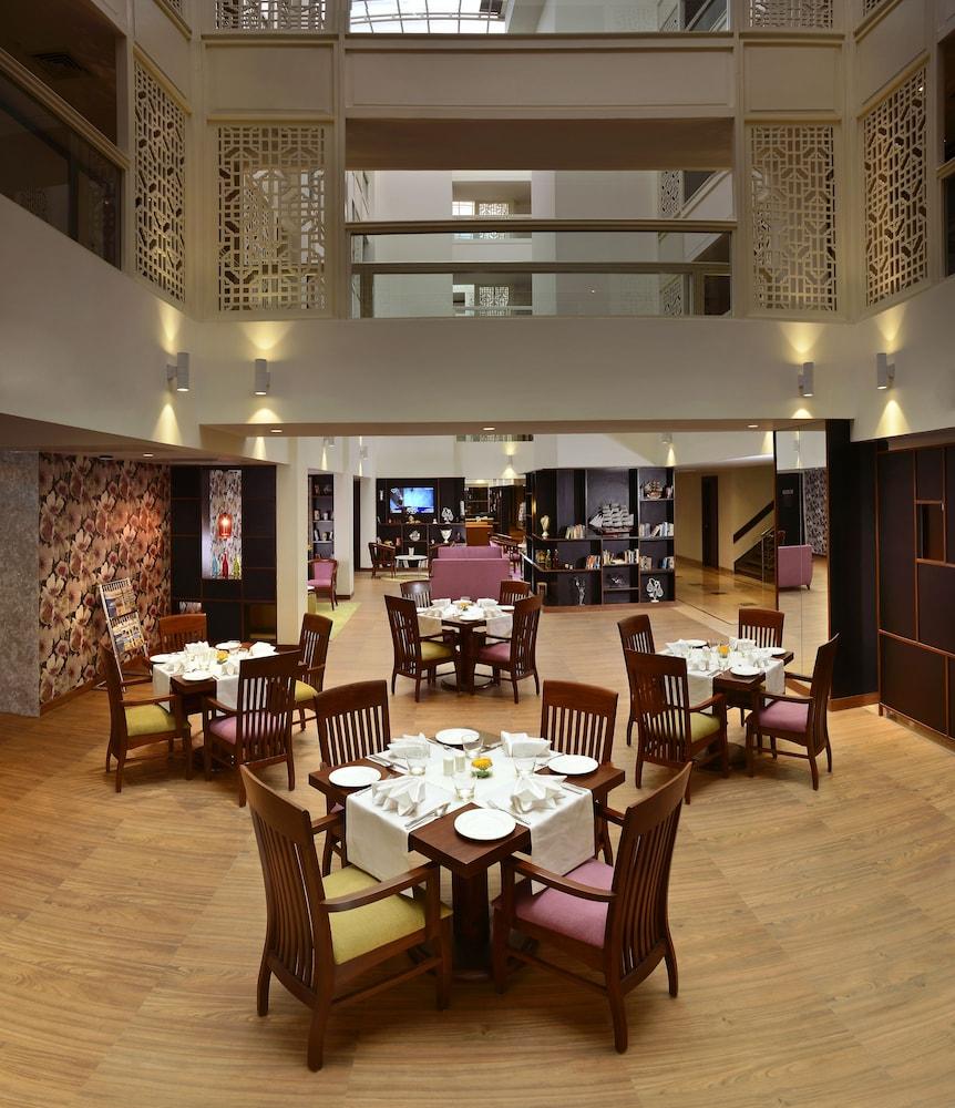 Deventure Sarovar Portico Kapashera, New Delhi Ngoại thất bức ảnh