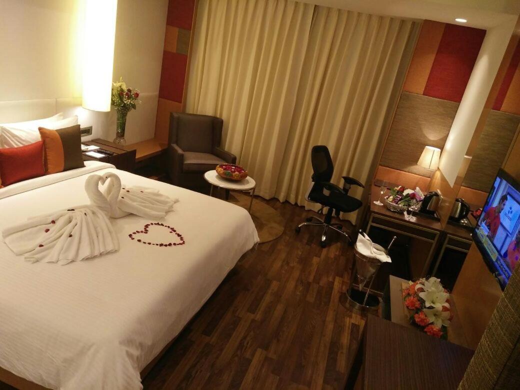 Deventure Sarovar Portico Kapashera, New Delhi Ngoại thất bức ảnh