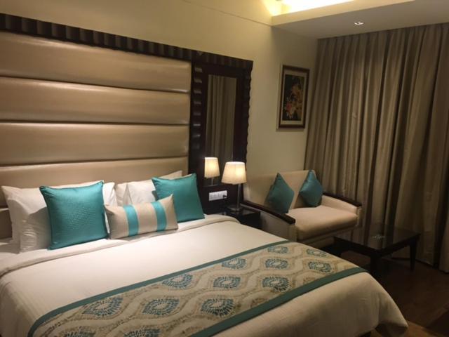 Deventure Sarovar Portico Kapashera, New Delhi Ngoại thất bức ảnh