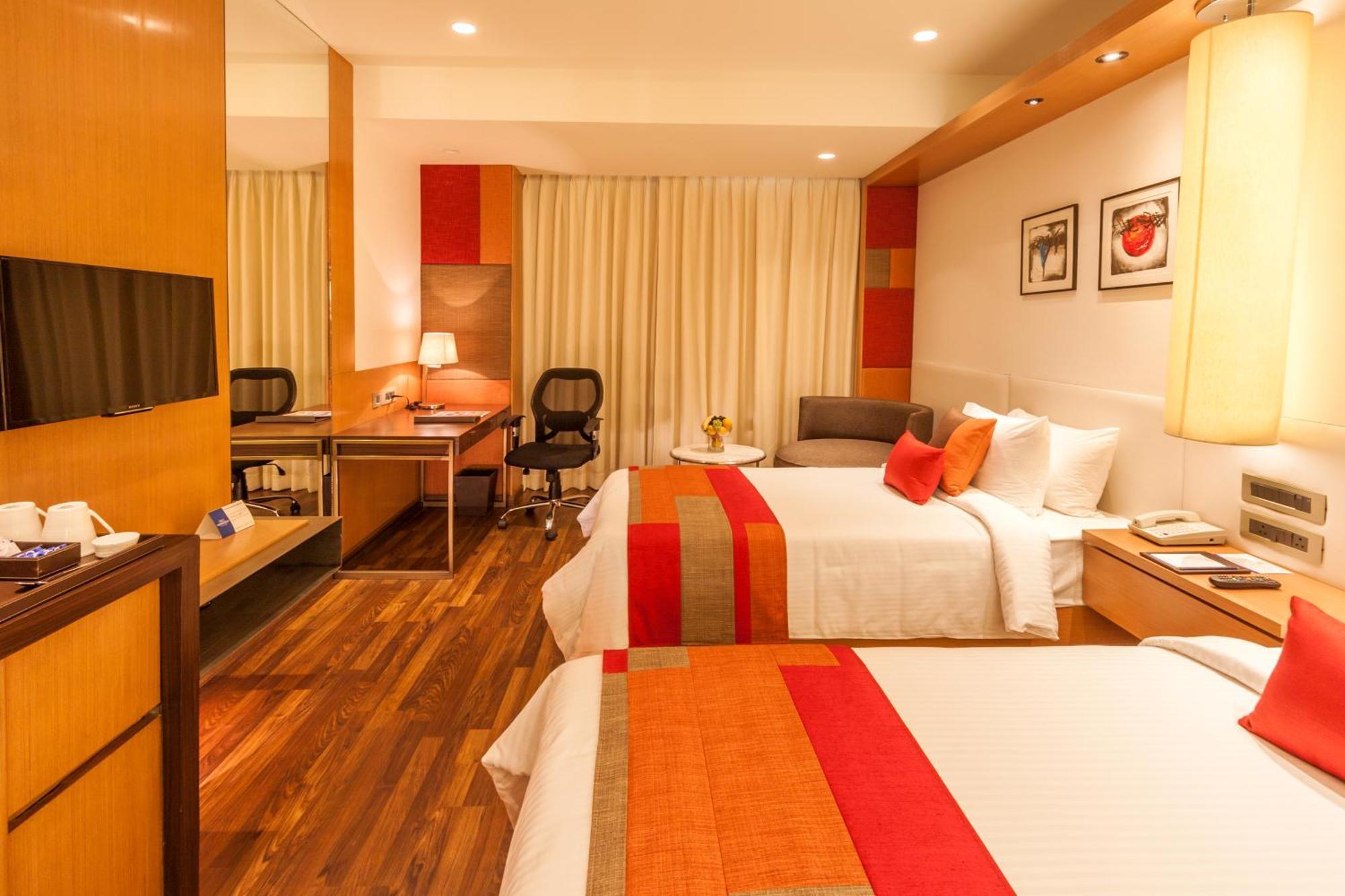 Deventure Sarovar Portico Kapashera, New Delhi Ngoại thất bức ảnh