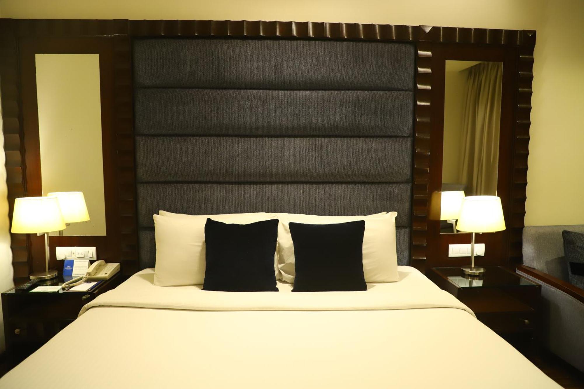 Deventure Sarovar Portico Kapashera, New Delhi Ngoại thất bức ảnh