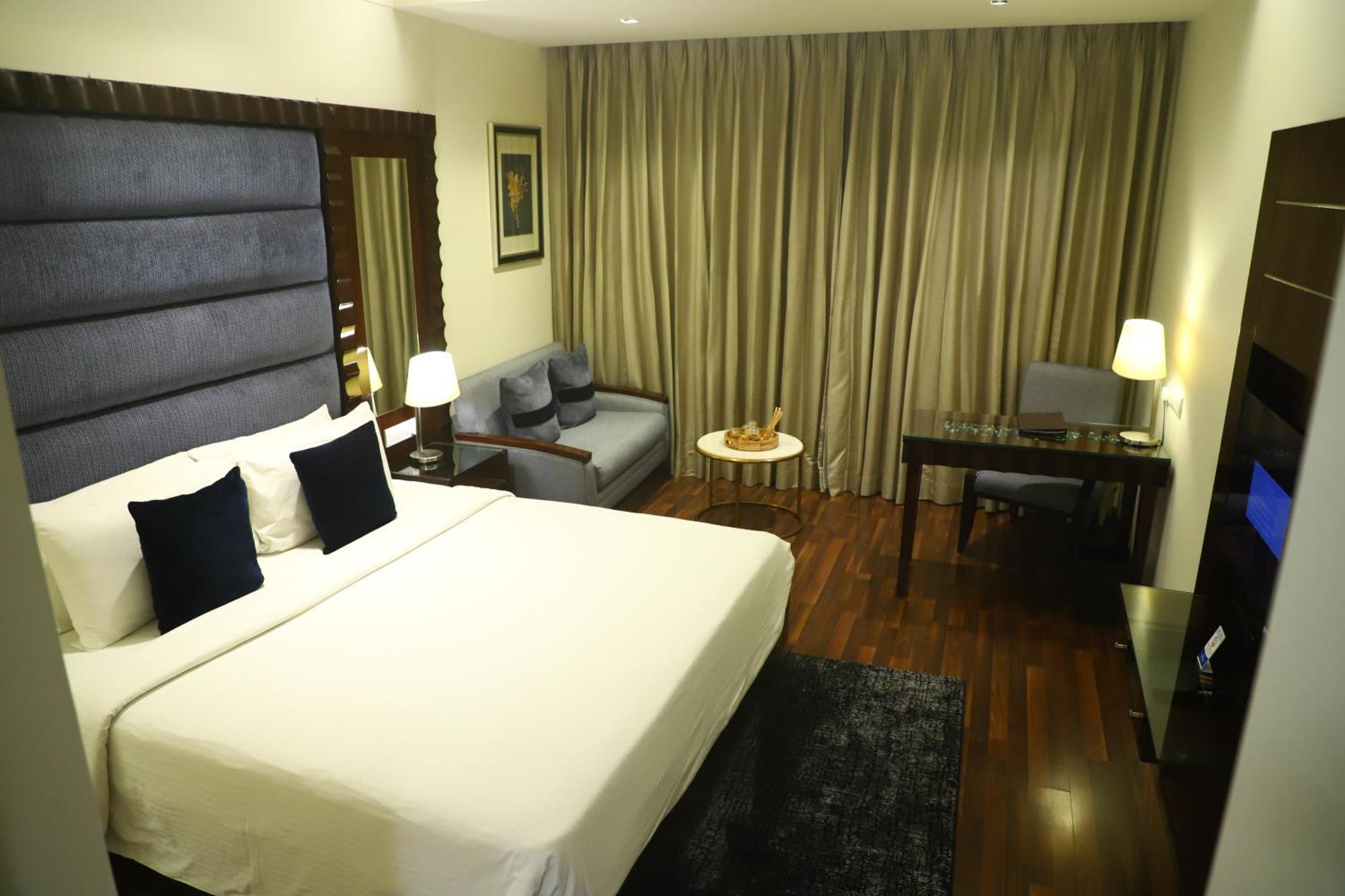 Deventure Sarovar Portico Kapashera, New Delhi Ngoại thất bức ảnh