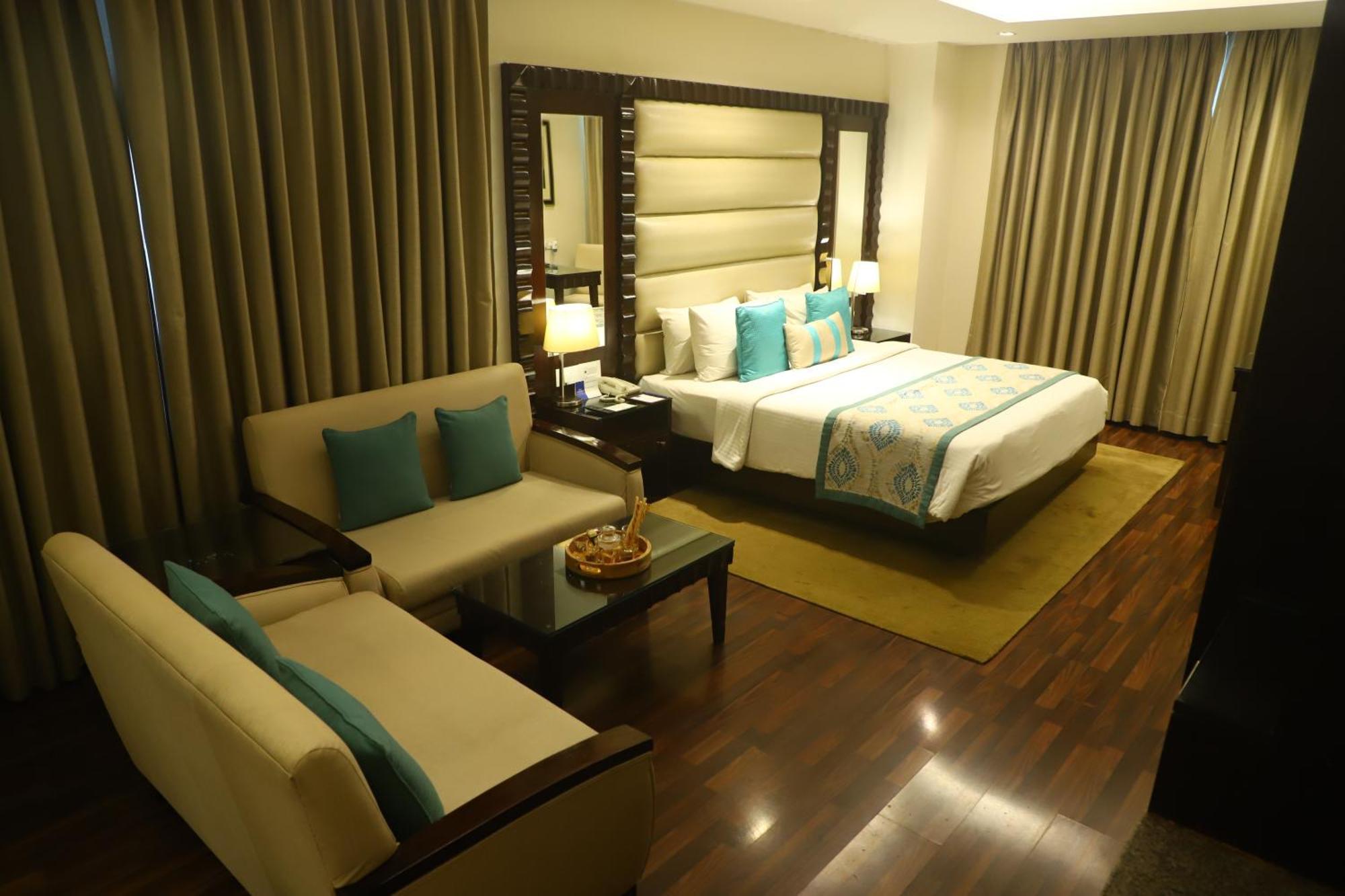 Deventure Sarovar Portico Kapashera, New Delhi Ngoại thất bức ảnh