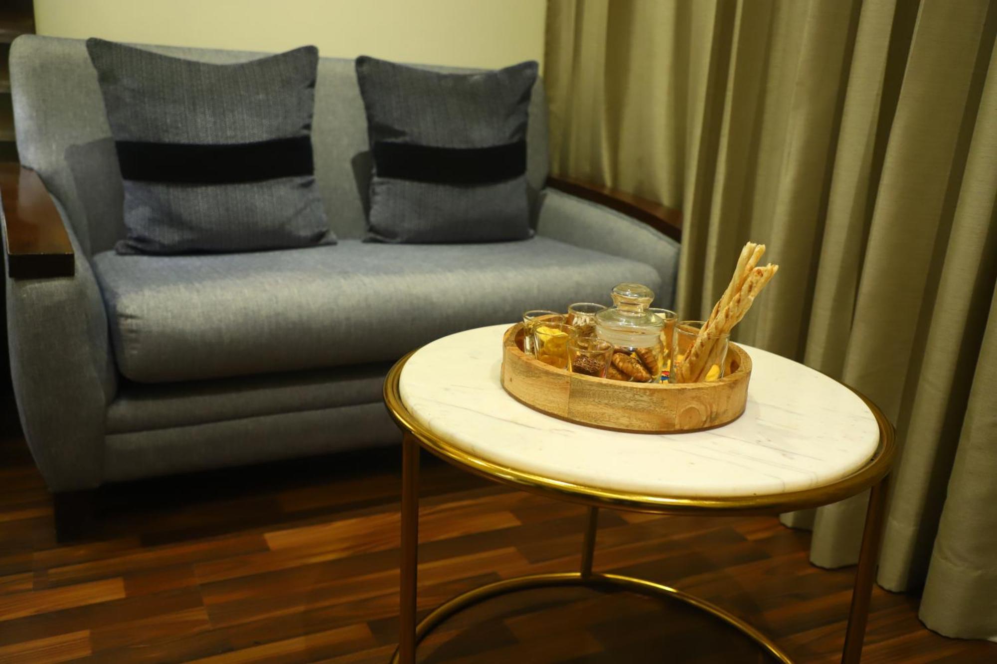 Deventure Sarovar Portico Kapashera, New Delhi Ngoại thất bức ảnh