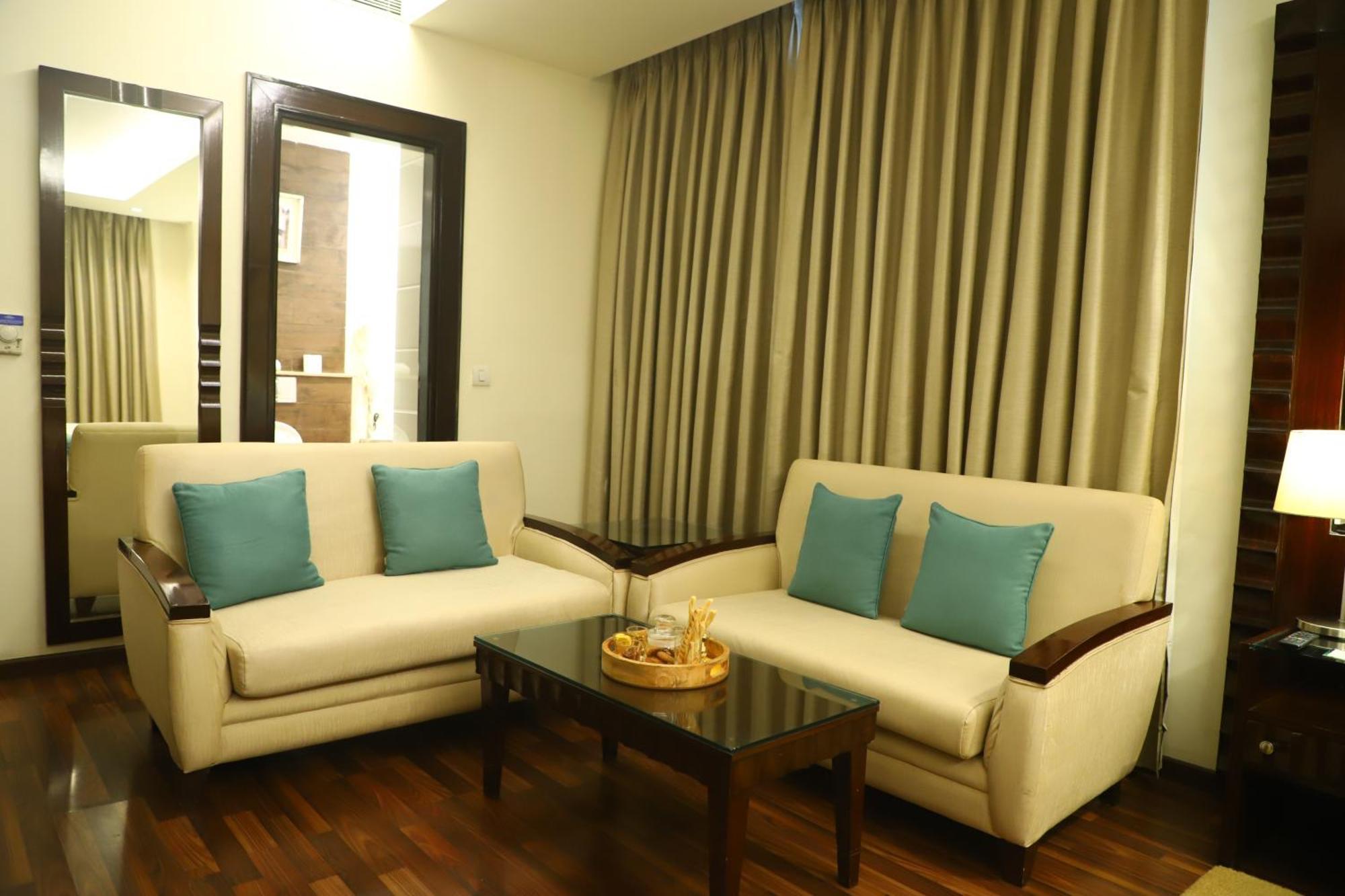 Deventure Sarovar Portico Kapashera, New Delhi Ngoại thất bức ảnh