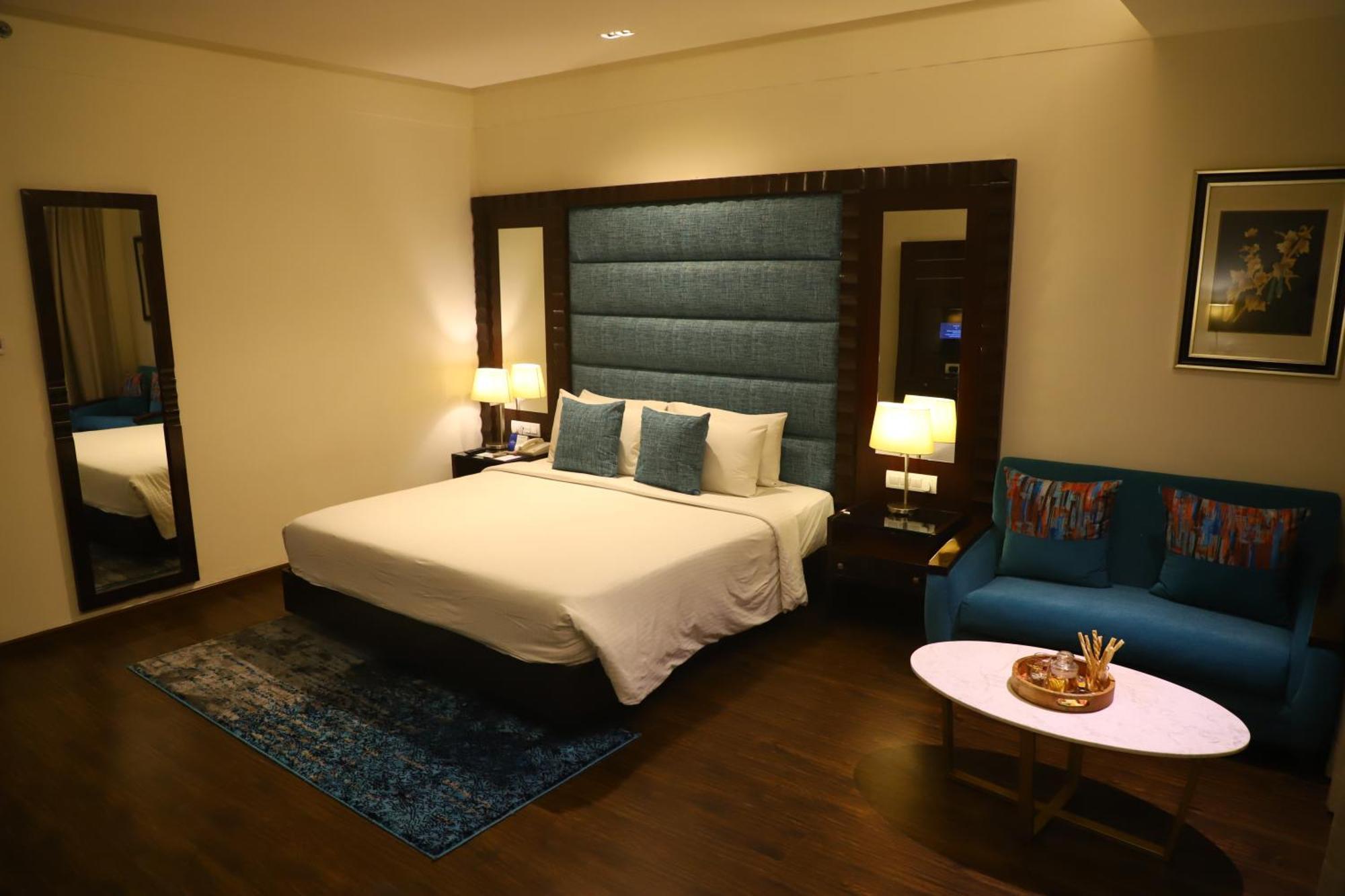 Deventure Sarovar Portico Kapashera, New Delhi Ngoại thất bức ảnh