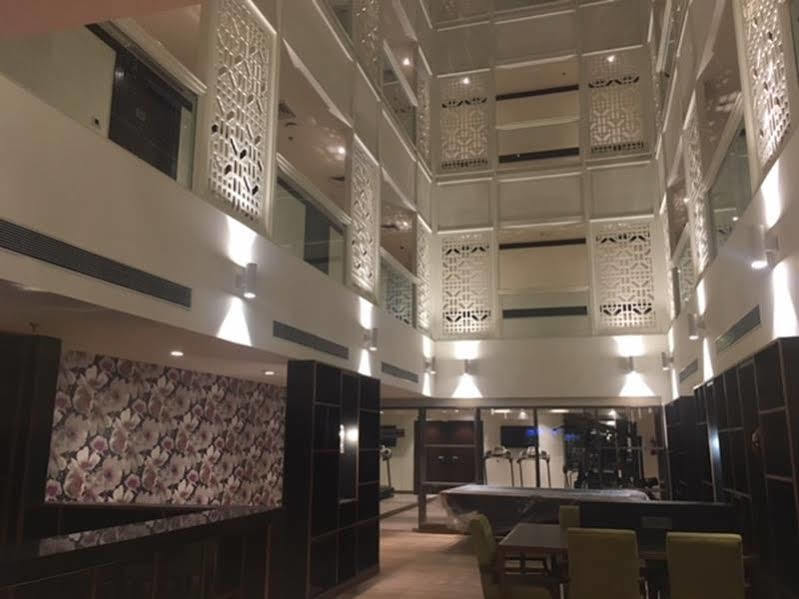 Deventure Sarovar Portico Kapashera, New Delhi Ngoại thất bức ảnh
