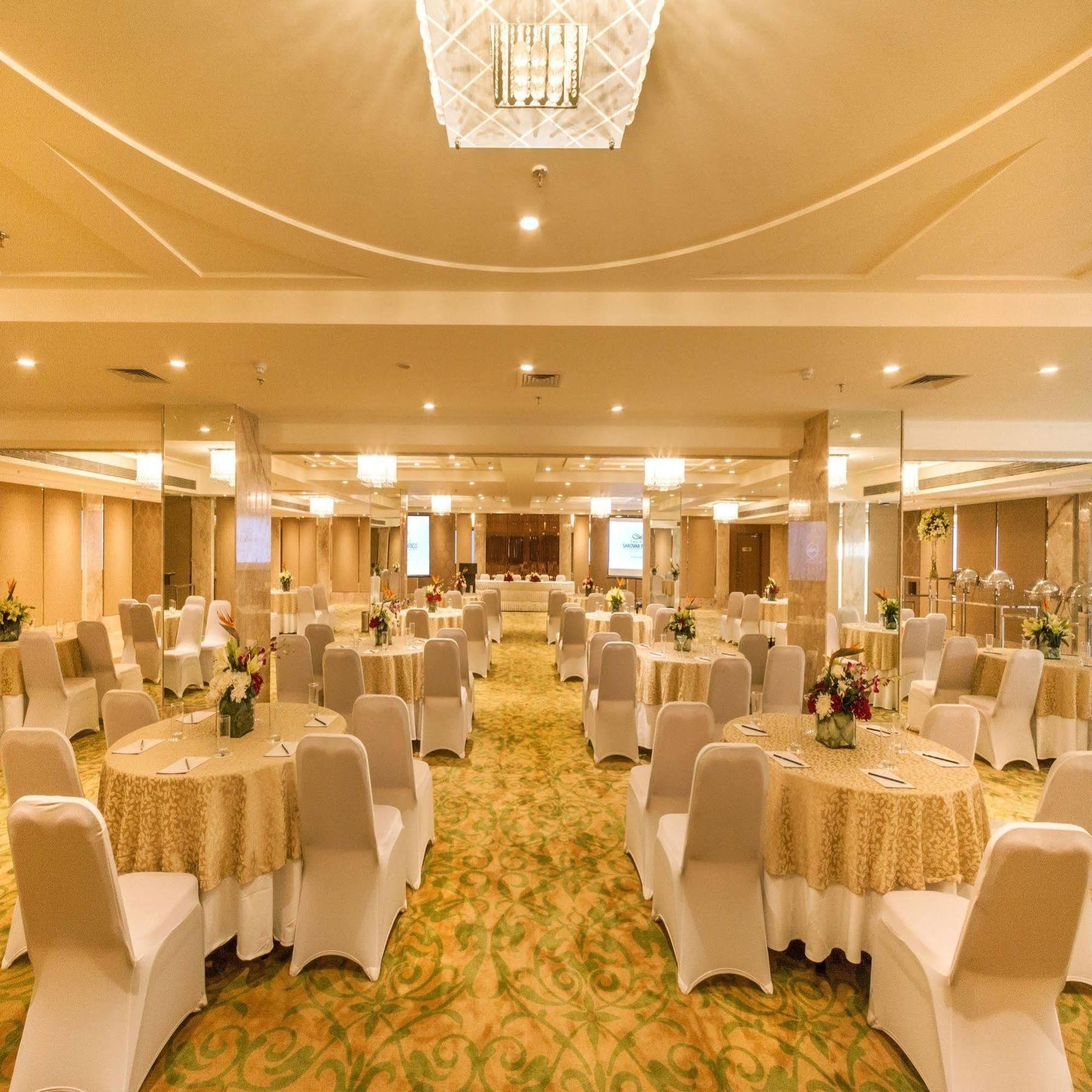 Deventure Sarovar Portico Kapashera, New Delhi Ngoại thất bức ảnh