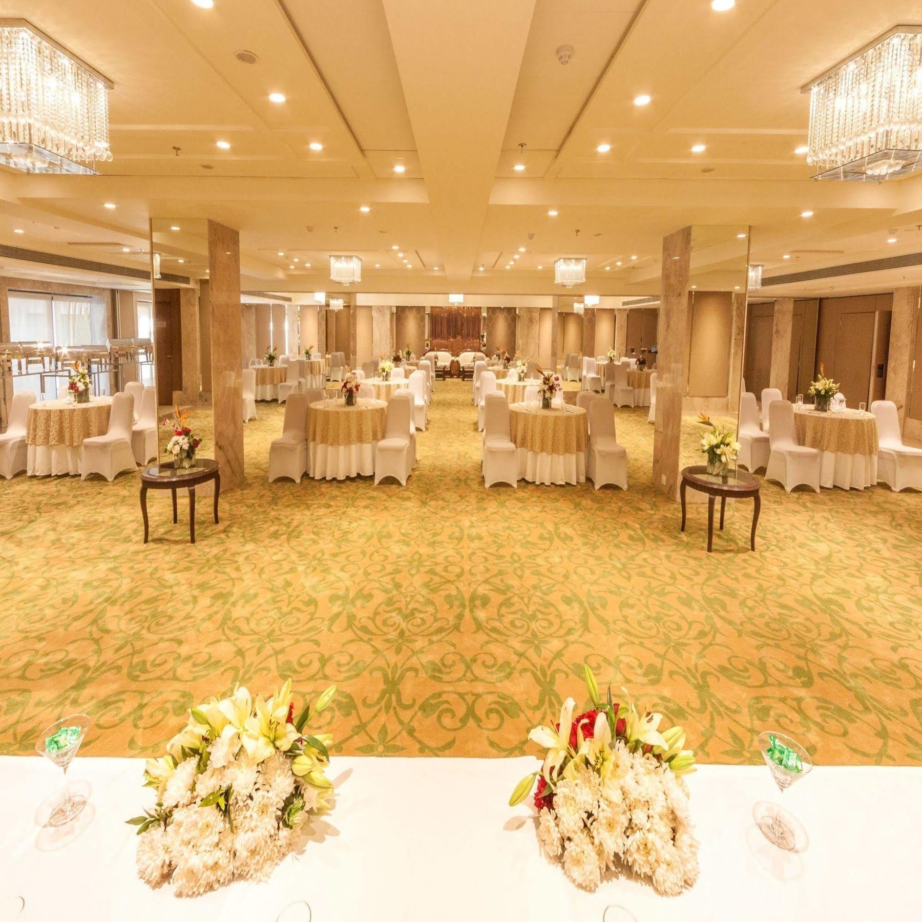 Deventure Sarovar Portico Kapashera, New Delhi Ngoại thất bức ảnh