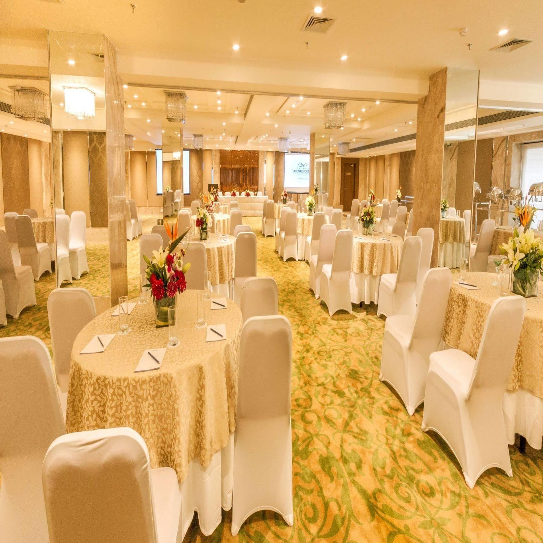 Deventure Sarovar Portico Kapashera, New Delhi Ngoại thất bức ảnh