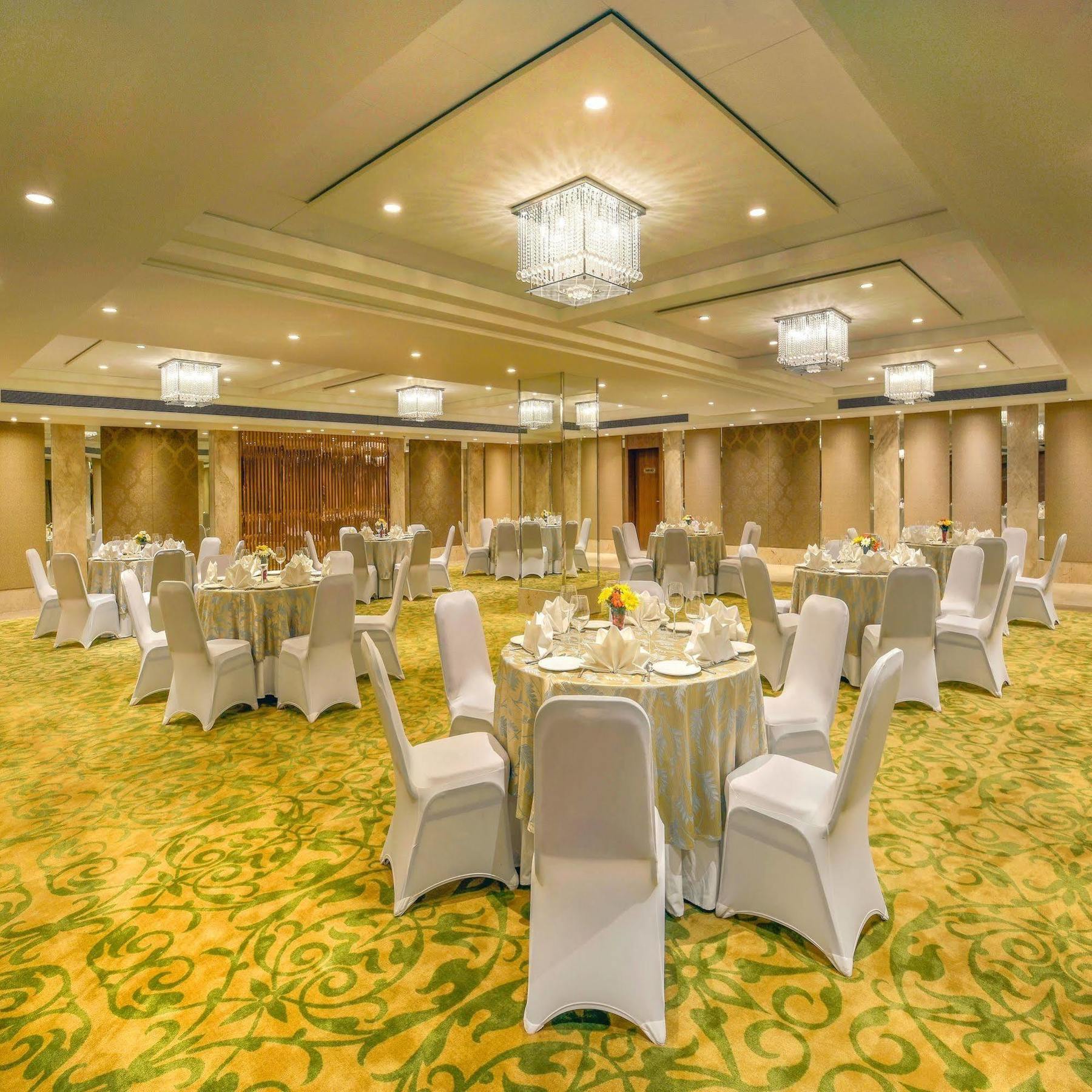 Deventure Sarovar Portico Kapashera, New Delhi Ngoại thất bức ảnh